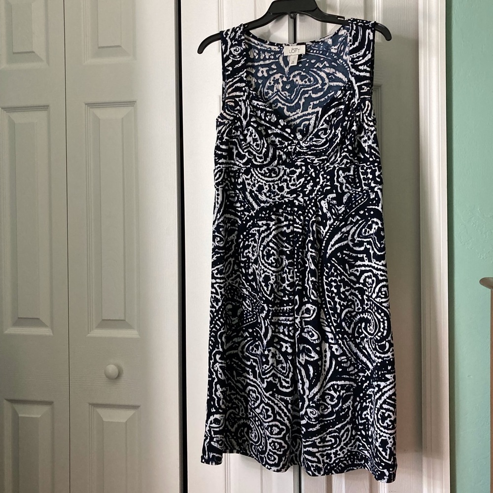 Ann Taylor LOFT Size 10 Sleeveless A-lined Navy dress
